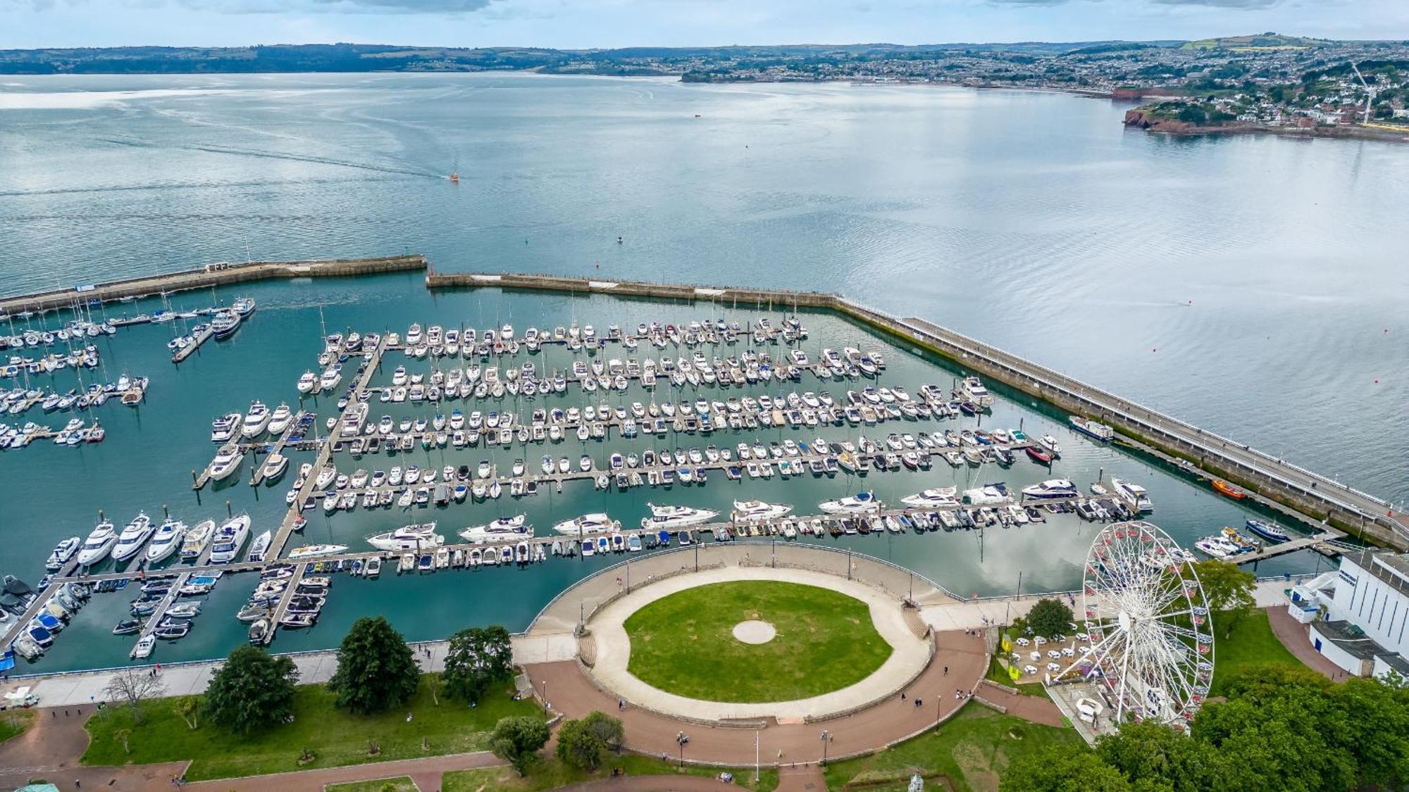 Апартаменты Harbour Breeze - Contemporary Waterside Bolthole On Torquay'S Iconic Marina Экстерьер фото