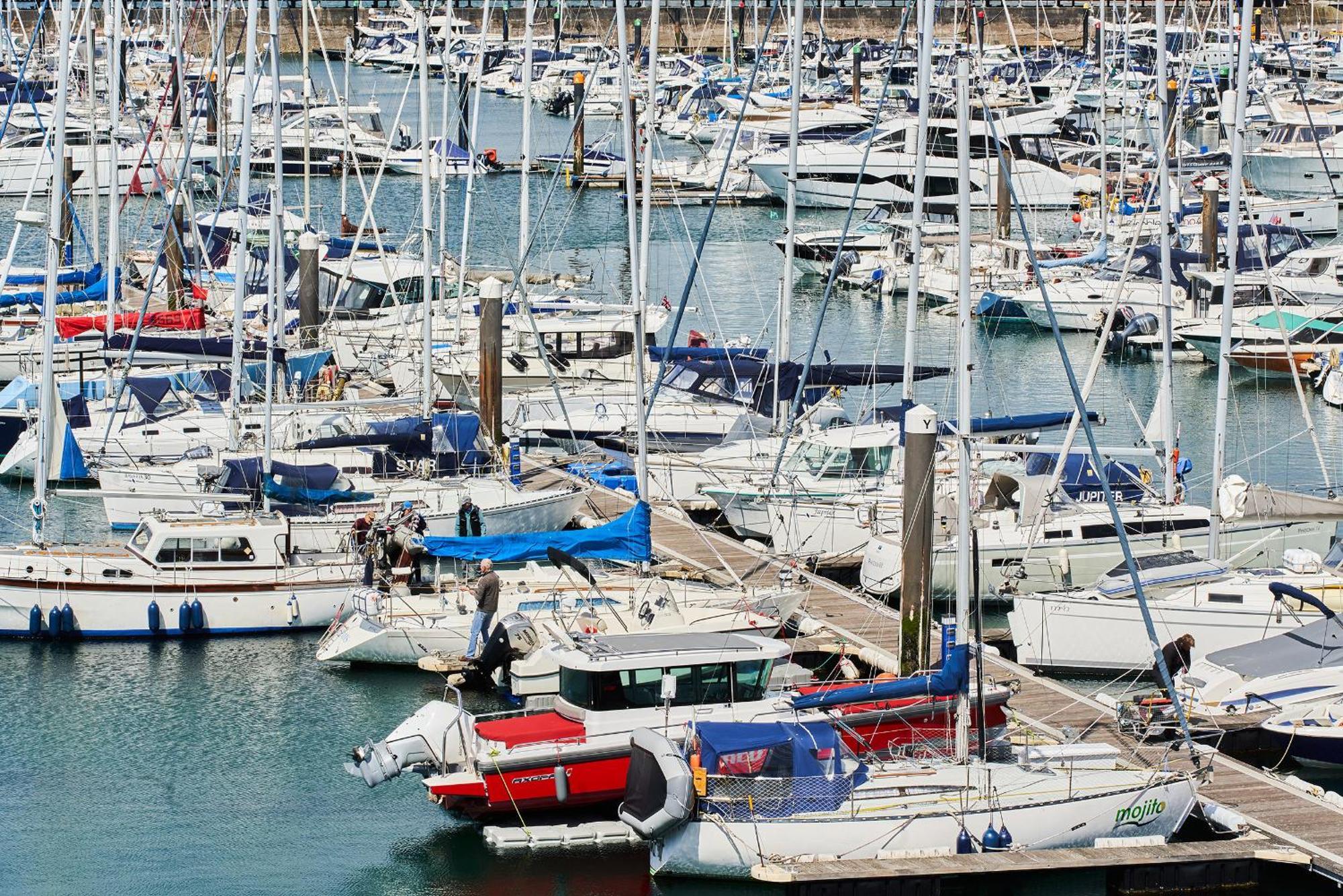 Апартаменты Harbour Breeze - Contemporary Waterside Bolthole On Torquay'S Iconic Marina Экстерьер фото